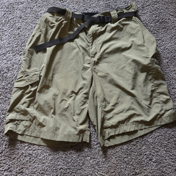 Columbia Other - Columbia Olive Cargo Shorts with Black Belt